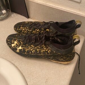 Football/soccer cleats